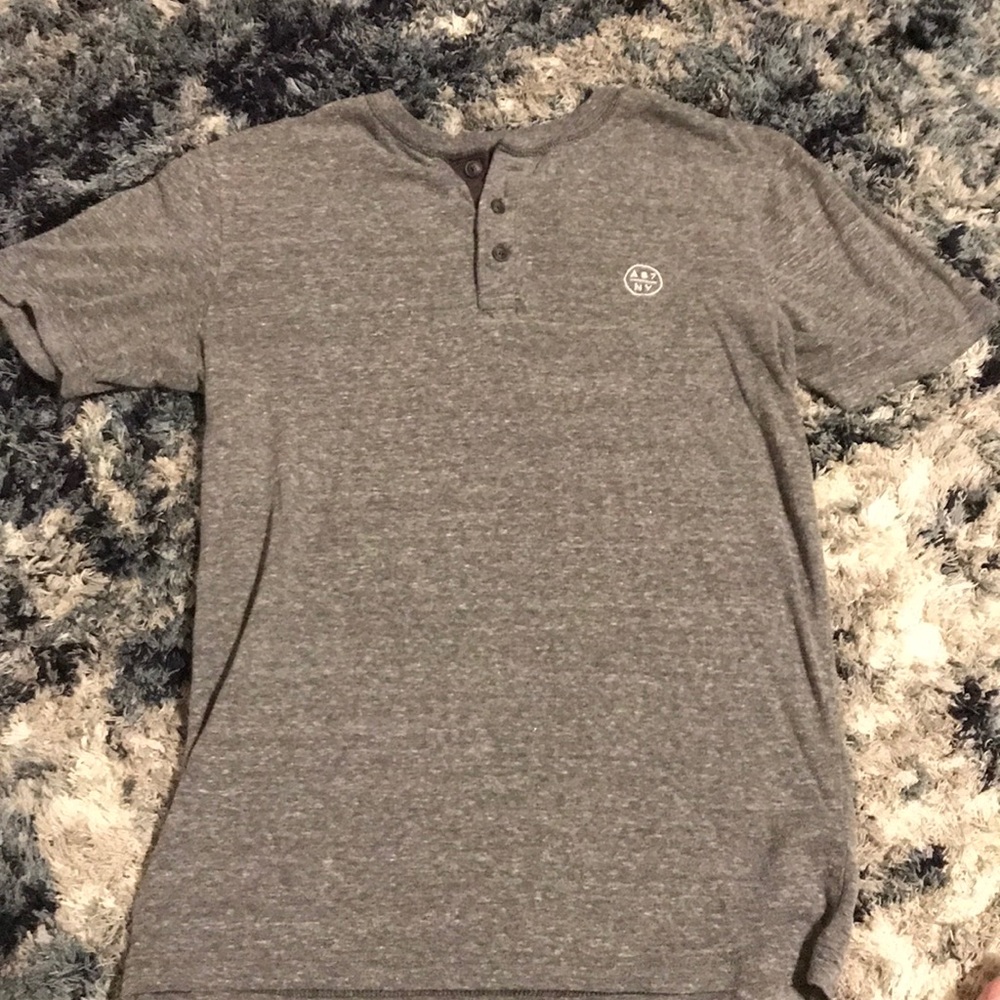 Grey tee shirt